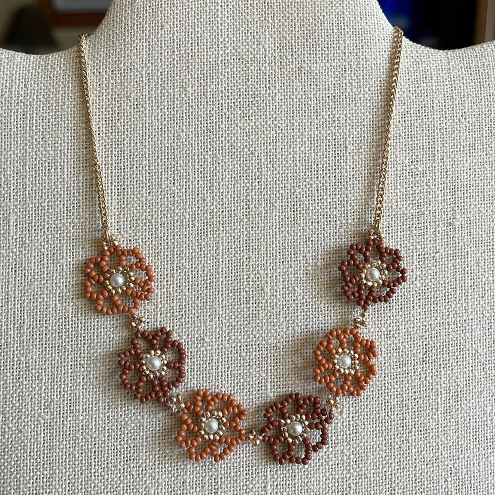 Jewelry Beautiful Beaded Flower Necklace❤️New - Picture 1 of 3